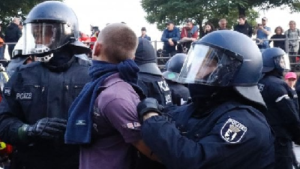 Immagine 30 300x169 PETIZIONE: LIBERATE I SEI ITALIANI ANCORA DETENUTI NELLE CARCERI TEDESCHE DOPO IL G20 DI AMBURGO!