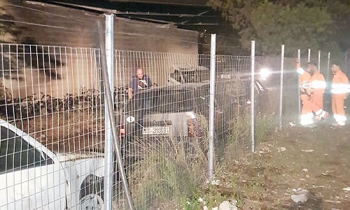 FOTO3 FOTO VIDEO NOTIZIA   INCENDIO IN UN DEPOSITO DI AUTO AI MARGINI DELLAUTOSTRADA SALERNO REGGIO CALABRIA