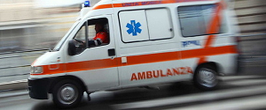 ambulanza 300x125 AVELLINO: MUORE DI INFARTO DURANTE DEPOSIZIONE IN TRIBUNALE, INUTILI I SOCCORSI
