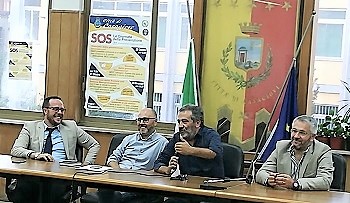La foto della conferenza stampa su Artestate PASSATA LA CRISI CORSALE PENSA AD UNA KERMESSE NATALIZIA