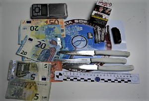 Immagine 49 300x204 SESSA ARUNCA, ARRESTATO GIOVANISSIMO SPACCIATORE