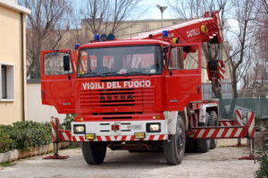 pompieri 300x199 INCENDIO NEL REPARTO DI PSICHIATRIA DEL RUMMO DI BENEVENTO, SUL POSTO I VIGILI DEL FUOCO