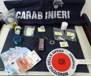 foto sequestro 1 300x251 DROGA NELLAUTO, DUE ARRESTI A SESTO CAMPANO