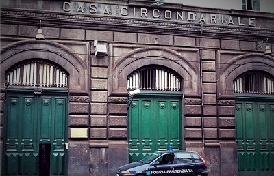carcere Napoli poggioreale ARRESTATO AGENTE PENITENZIARIO, PORTAVA DROGA IN CARCERE