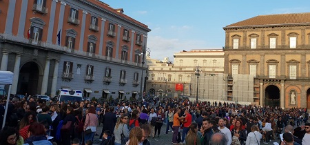 IMG 20181027 WA0003 A NAPOLI IN MIGLIAIA IN FILA PER IL PICCOLO ALESSANDRO