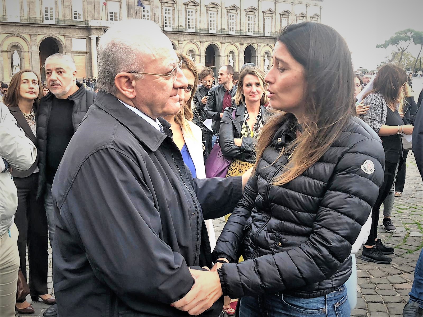 IMG 20181027 WA0007 IL GOVERNATORE DE LUCA INCONTRA LA ZIA DEL PICCOLO ALESSANDRO. DOMANI SI CERCA IL DONATORE ANCHE A CASERTA IN PIAZZA DANTE