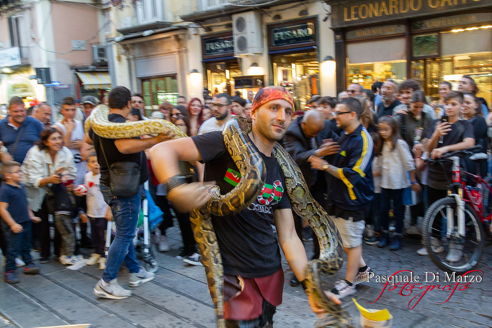 IMG 6917 A NAPOLI IN VIA TOLEDO LA SECONDA EDIZIONE DEL NAPOLI BUSKERS FESTIVAL, LA FOTOGALLERY