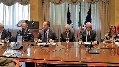 presentazione libro Terra dei Fuochi TERRA DEI FUOCHI, LIBRO SU MICHELE LIGUORI. ZINZI: “TUTELARE E RICONOSCERE I TANTI EROI SILENZIOSI DELLA NOSTRA TERRA”