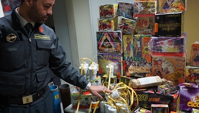 LRG DSC00892 CONTRASTO ALLA PRODUZIONE E VENDITA ILLEGALE DI FUOCHI D’ARTIFICIO: IL BILANCIO DELLA GDF DI CASERTA