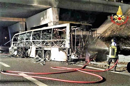 Pullmann  1 1 STRAGE BUS UNGHERESE: LA.I.F.V.S. AMMESSA A PROCESSO COME PARTE CIVILE