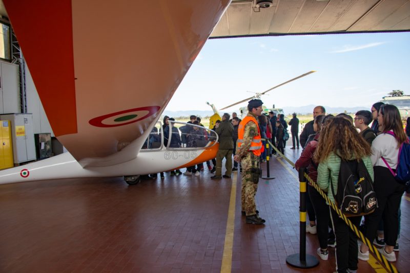 aliante in mostra statica IL 9°STORMO CELEBRA IL 96° ANNIVERSARIO DELLA COSTITUZIONE DELL’AERONAUTICA MILITARE A PORTE APERTE