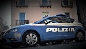 polizia 300x171 AGGRESSIONE ALLA VOLANTE DI CASERTA, LA POLIZIA CONDANNA IL GESTO
