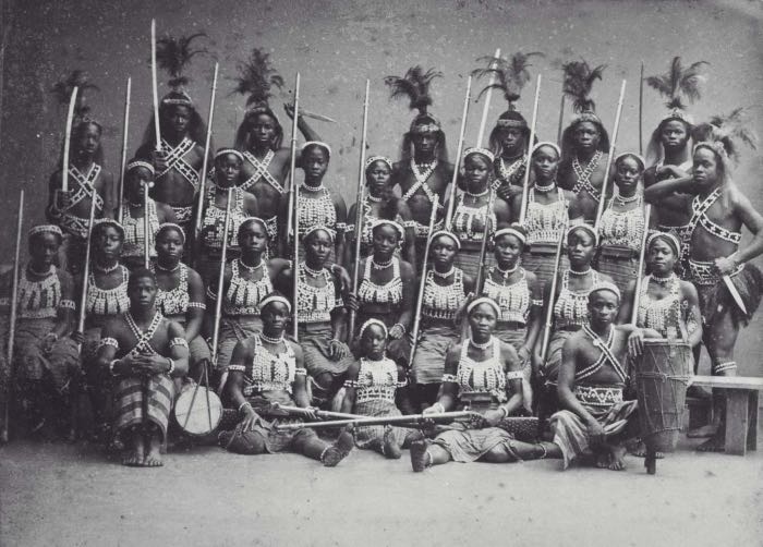 Le amazzoni del Dahomey 07 AMAZZONI NERE: SANGUINARIE DONNE GUERRIERE VOTATE SOLO AL RE