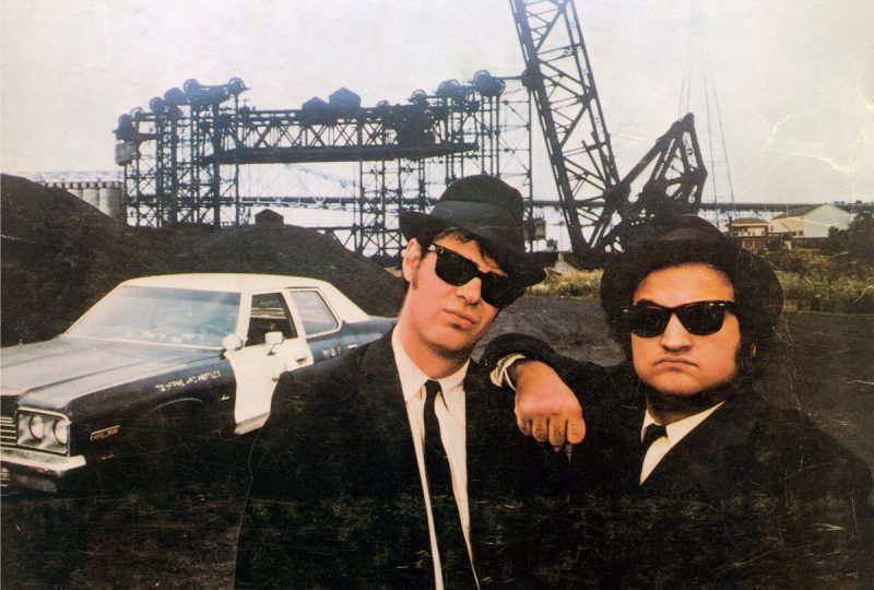 blues brothersjpg 800x540 “THE BLUES BROTHERS”: IL CULT ANNI ’80 INTRAMONTABILE