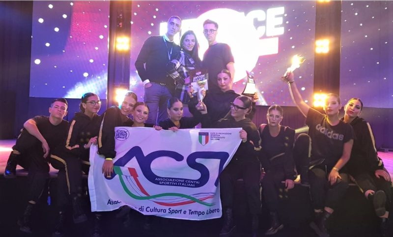 %name GLI ALLIEVI DELLA SWEET DANCE DI RECALE CONQUISTANO IL BRONZO IN UCRAINA