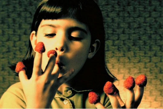 amelie “IL FAVOLOSO MONDO DI AMÉLIE”: FARE DEL BENE AGLI ALTRI FA BENE A SE STESSI