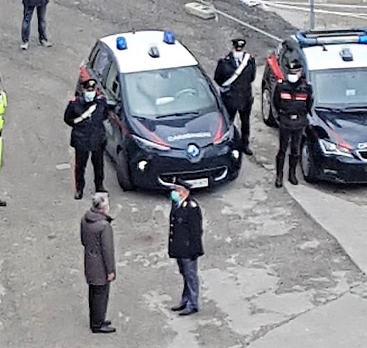 caserta LOMAGGIO DELLE FORZE DELLORDINE AL PERSONALE OSPEDALIERO