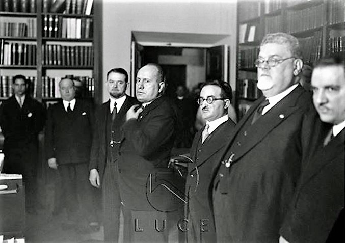 Mussolini alla cena Casa Bianca PICCOLE INSIGNIFICANTI DIFFERENZE...?