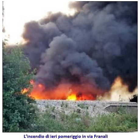 incendio via Franali SESSA AURUNCA: IN FIAMME UNA DISCARICA IN PIENO CENTRO STORICO