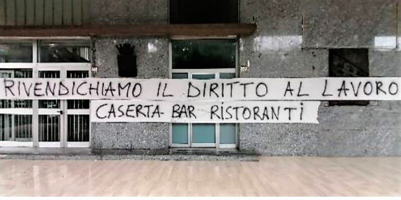 %name CASERTA, LA PROTESTA PACIFICA DEGLI ESERCENTI DEL CENTRO STORICO