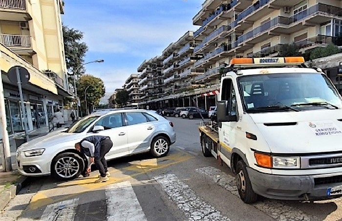 rimozione UTILIZZAVA IL PERMESSO INVALIDI DELLA MADRE DECEDUTA DA DUE ANNI