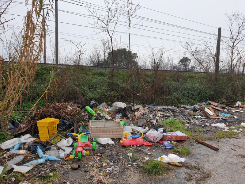 20210108 153121 scaled SESSA AURUNCA: I VIGILI URBANI SEQUESTRANO DISCARICA ABUSIVA