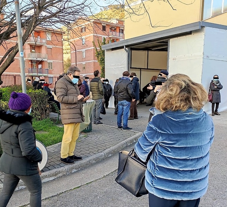 PS MADDALONI 1 MADDALONI, CAOS AL CENTRO VACCINALE COVID 19 DEL PRONTO SOCCORSO