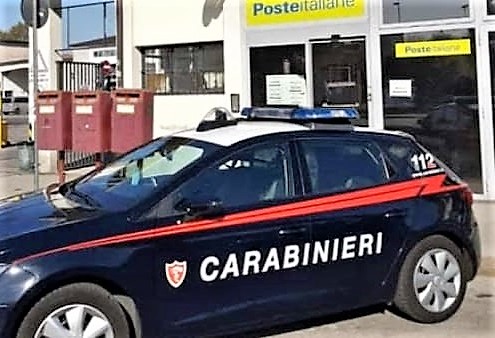 poste carabinieri 2 TRENTOLA DUCENTA, RAPINA AD UN PORTAVALORI: GUARDIA GIURATA FERITA CON IL CALCIO DI UNA PISTOLA