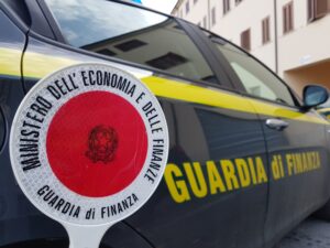 GdF Frosinone 1 300x225 INDUZIONE INDEBITA, IN MANETTE EX VICESINDACO TORRE ANNUNZIATA