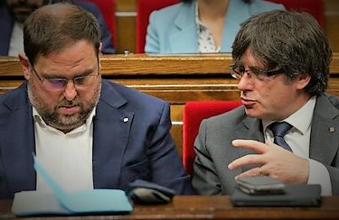 Carles Puigdemont a destra in una foto di repertorio con Oriol Junqueras SPAGNA: ELEZIONI GENERALI NEL 2022?