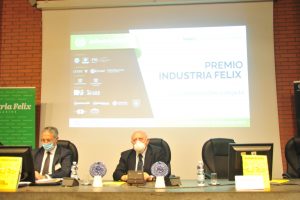 Vincenzo De Luca  premio IFM 300x200 INDUSTRIA FELIX APRE I BATTENTI IL 19 OTTOBRE, IN CHIUSURA IL GOVERNATORE DE LUCA