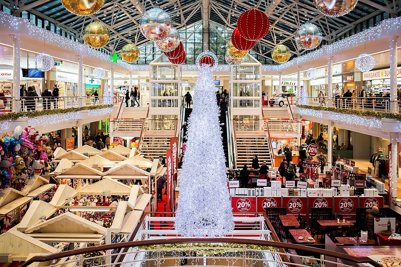 centro commerciale natale RINCARI, IL NATALE PUÒ COSTARE CARO AGLI ITALIANI: COSA FARE PER RISPARMIARE DURANTE LE FESTE