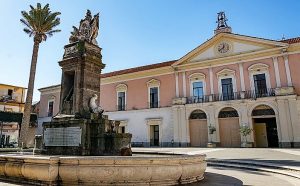 piazza comune Marcianise 300x186 CGIL MARCIANISE SU STRICIONE CASAPOUND: ANCHE IL COMUNE DEVE CONDANNARE IL TUTTO