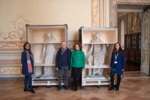 Melpomene e Talia 300x200 LE STATUE DELLE MUSE TALIA E MELPOMENE TORNANO ALLA REGGIA DI CASERTA