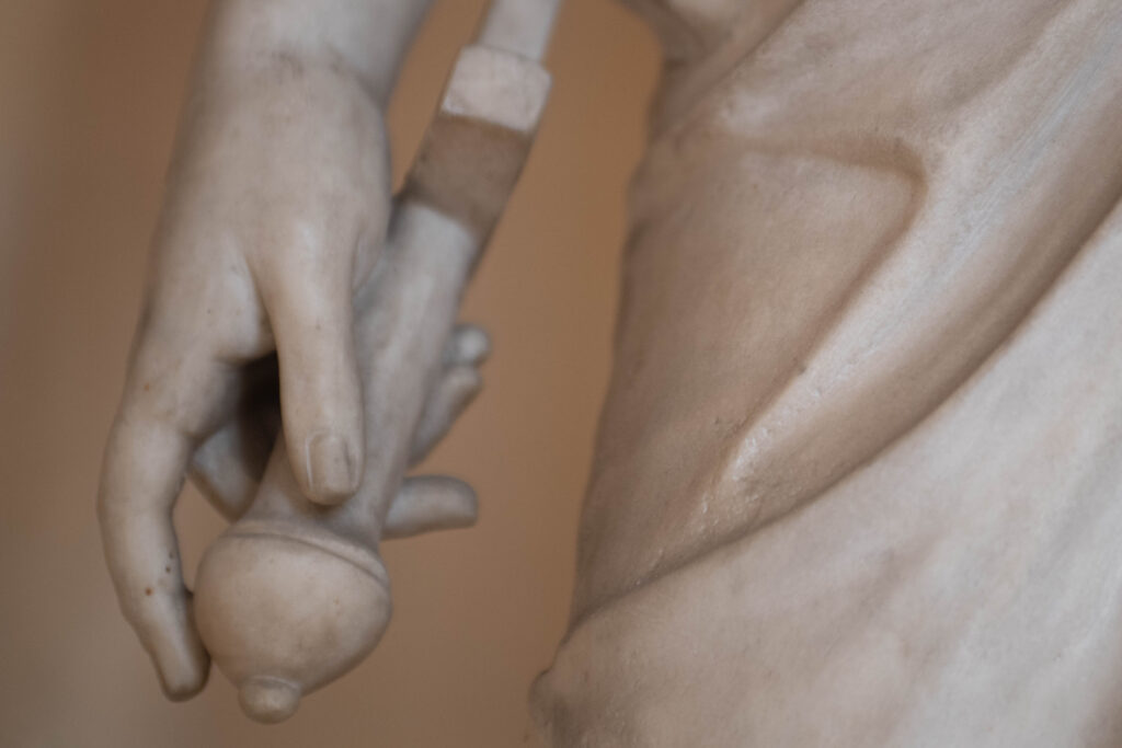 dettaglio Melpomene 1 1024x683 LE STATUE DELLE MUSE TALIA E MELPOMENE TORNANO ALLA REGGIA DI CASERTA