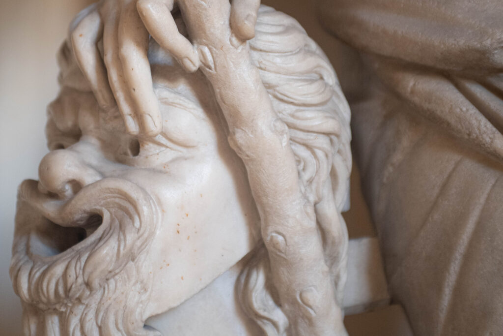 dettaglio Talia 1 1024x683 LE STATUE DELLE MUSE TALIA E MELPOMENE TORNANO ALLA REGGIA DI CASERTA