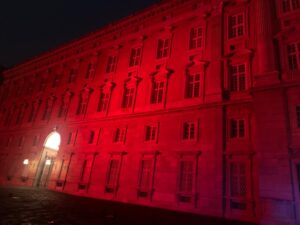 36ecfd0c 55d0 4e24 b617 87b233a08c3f 300x225 GIORNATA INTERNAZIONALE CROCE ROSSA, LA REGGIA SI COLORA DI ROSSO