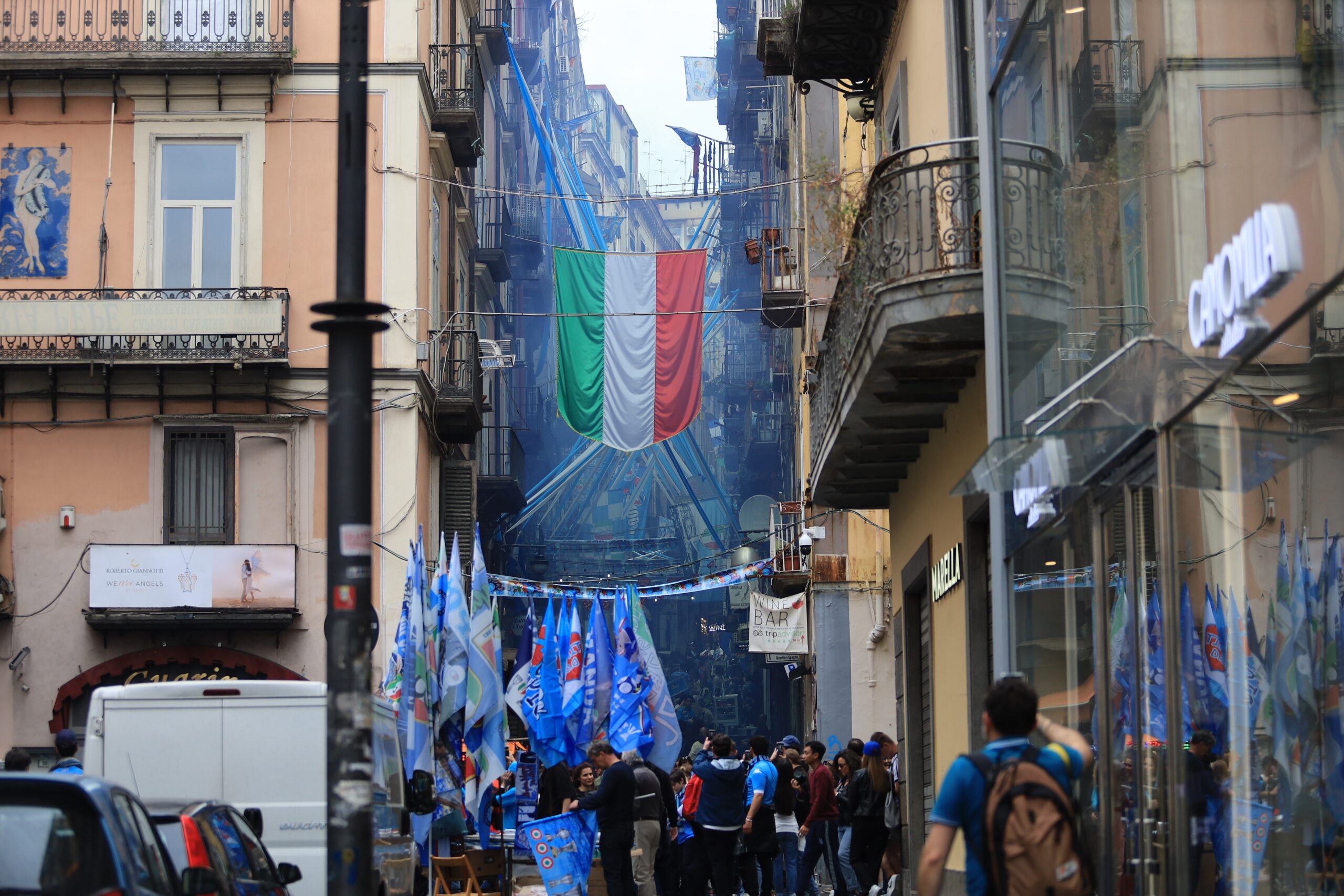 IMG 9890 scaled NAPOLI, UNA CITTA SOSPESA CHE RESTA IN ATTESA   LA FOTOGALLERY