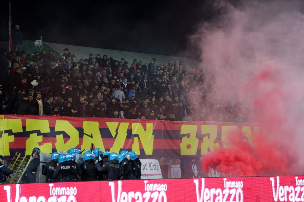 %name CALCIO, LA CASERTANA VINCE ANCORA E VOLA AL TERZO POSTO. SCONTRI TRA TIFOSI SUGLI SPALTI