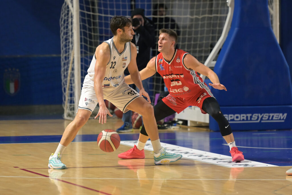 foto 50 1 1024x683 BASKET, RESA RAPIDA PER LA PAPERDI CASERTA IN CASA CONTRO LEGNANO: FILOTTO DI DODICI KO