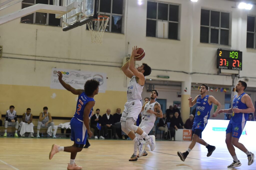 foto 3 1024x681 #AMENTEFREDDA: PAPERDI CASERTA FA LIMPRESA CON LA FABO MONTECATINI, PENULTIMO POSTO ANCORA A  3, SCALATA POSSIBILE