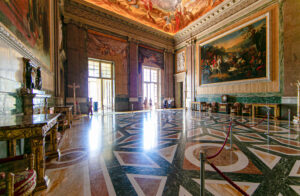 Sala di Alessandro 300x196 DOMENICA AL MUSEO, IL 3 MARZO APPARTAMENTI E PARCO REALE DELLA REGGIA VISITABILI GRATUITAMENTE