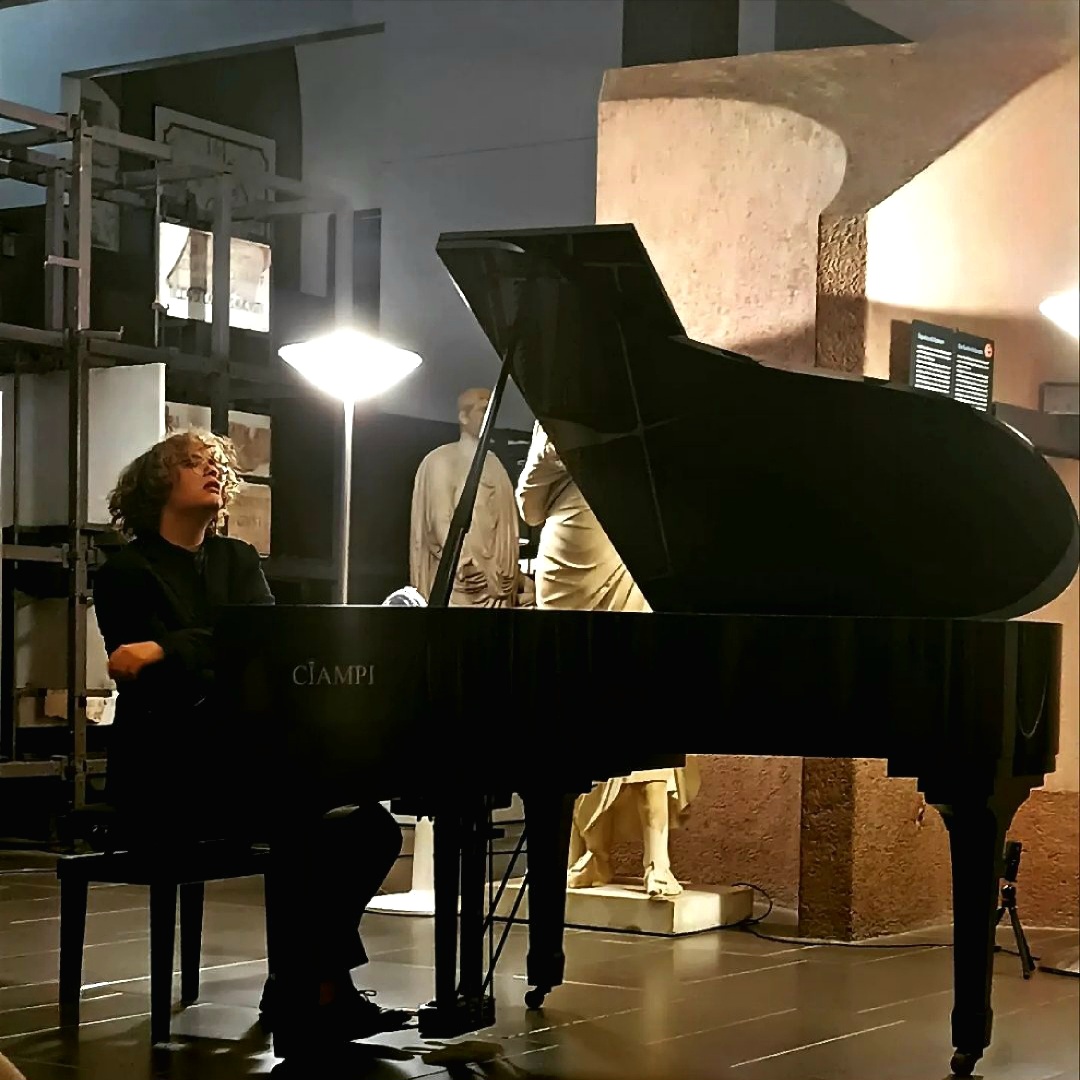 Giancarlo Grande NAPOLI, A VILLA PIGNATELLI RIPARTE IL MAGGIO DELLA MUSICA CON IL CONTEST DEDICATO AI GIOVANI PIANISTI