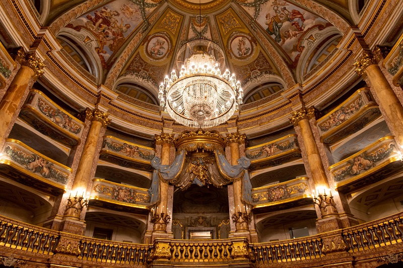 Teatro palco reale e lampadario GIORNATE EUROPEE DEL PATRIMONIO ALLA REGGIA DI CASERTA IL 28 E 29 SETTEMBRE