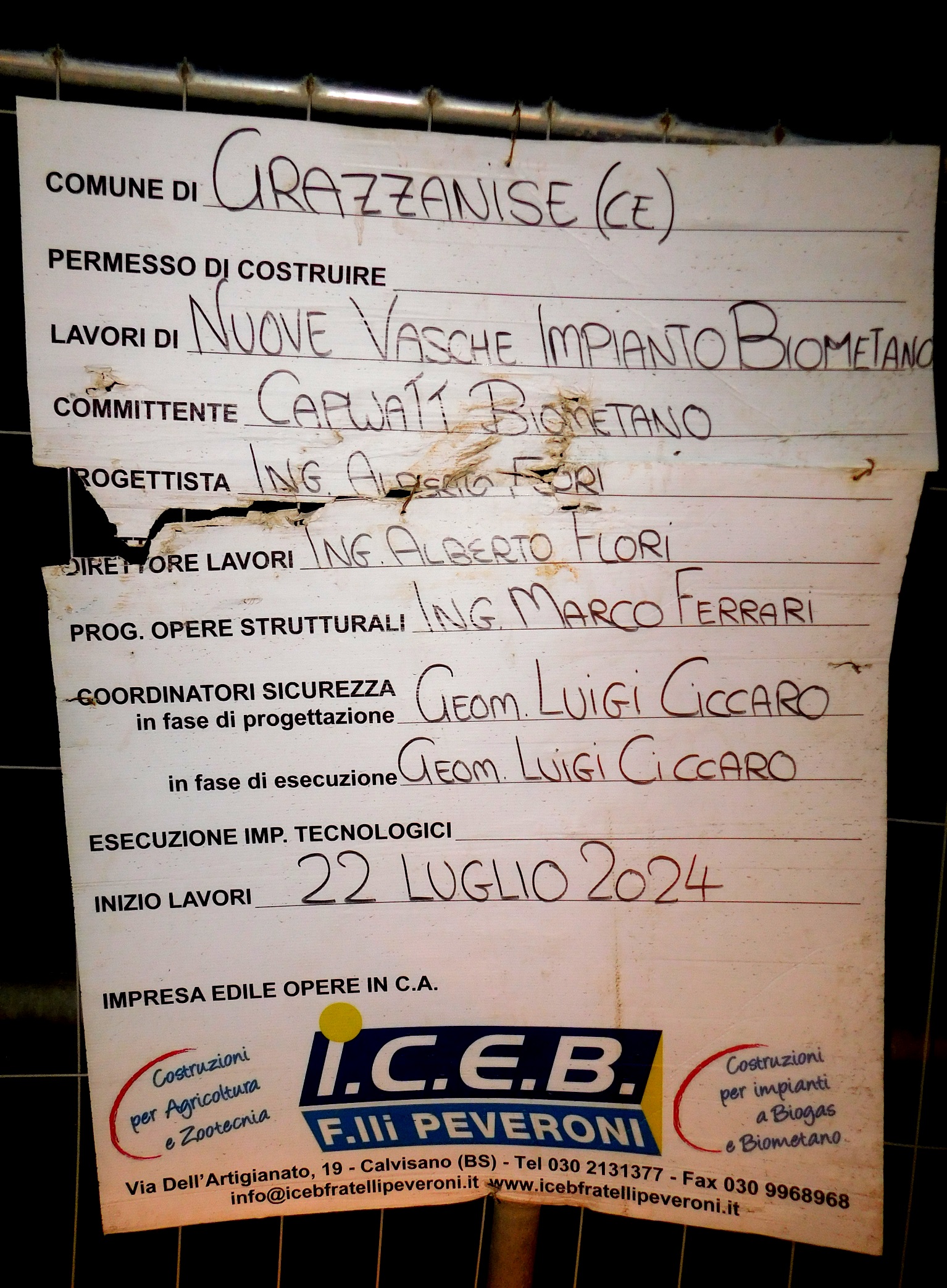 Tabella cantiere biodigestore presso Borgo Appio Grazzanise 040924 CANCELLO ED ARNONE. BIODIGESTORE, LA CONSIGLIERA DI PUORTO: “MI SONO SEMPRE OPPOSTA”