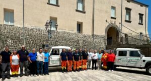 presidente geremia con squadre aib 2024  300x161 SERVIZIO AVVISTAMENTO INCENDI BOSCHIVI, GEREMIA AL SIFUS: RUOLO FONDAMENTALE DELLE VEDETTE