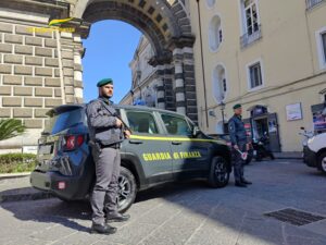 FOTO 1 1 300x225 AVERSA, QUINDICI PERSONE IN ARRESTO PER CONTRAFFAZIONE DI MARCHI