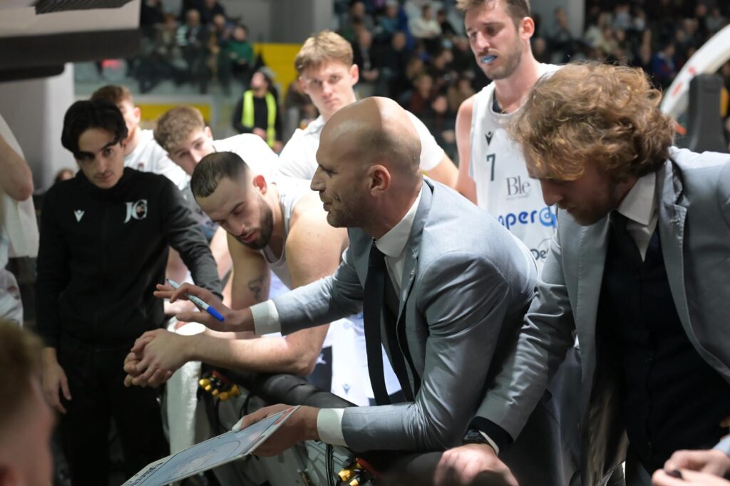 %name A MENTE FREDDA #15, QUATTRO IN FILA PER LA PAPERDI JUVECASERTA: RIETI KO. DARGENZIO UN GIGANTE, MA LA SQUADRA GIRA